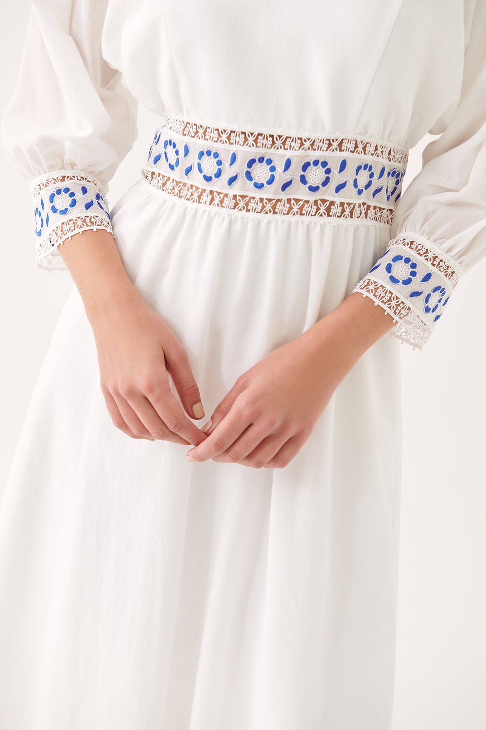 Мадис бела хаљина 3083